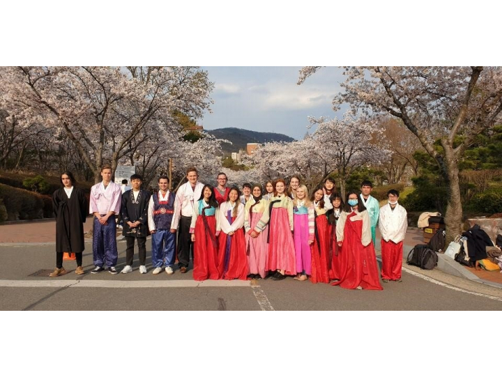 international_exchange_7_s
